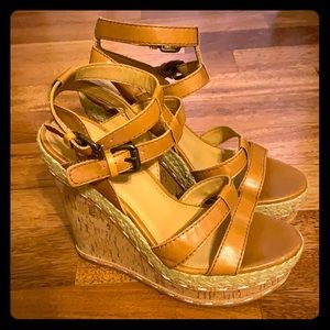 Go With Everything Nine West Wedges!! Size 7.5!!